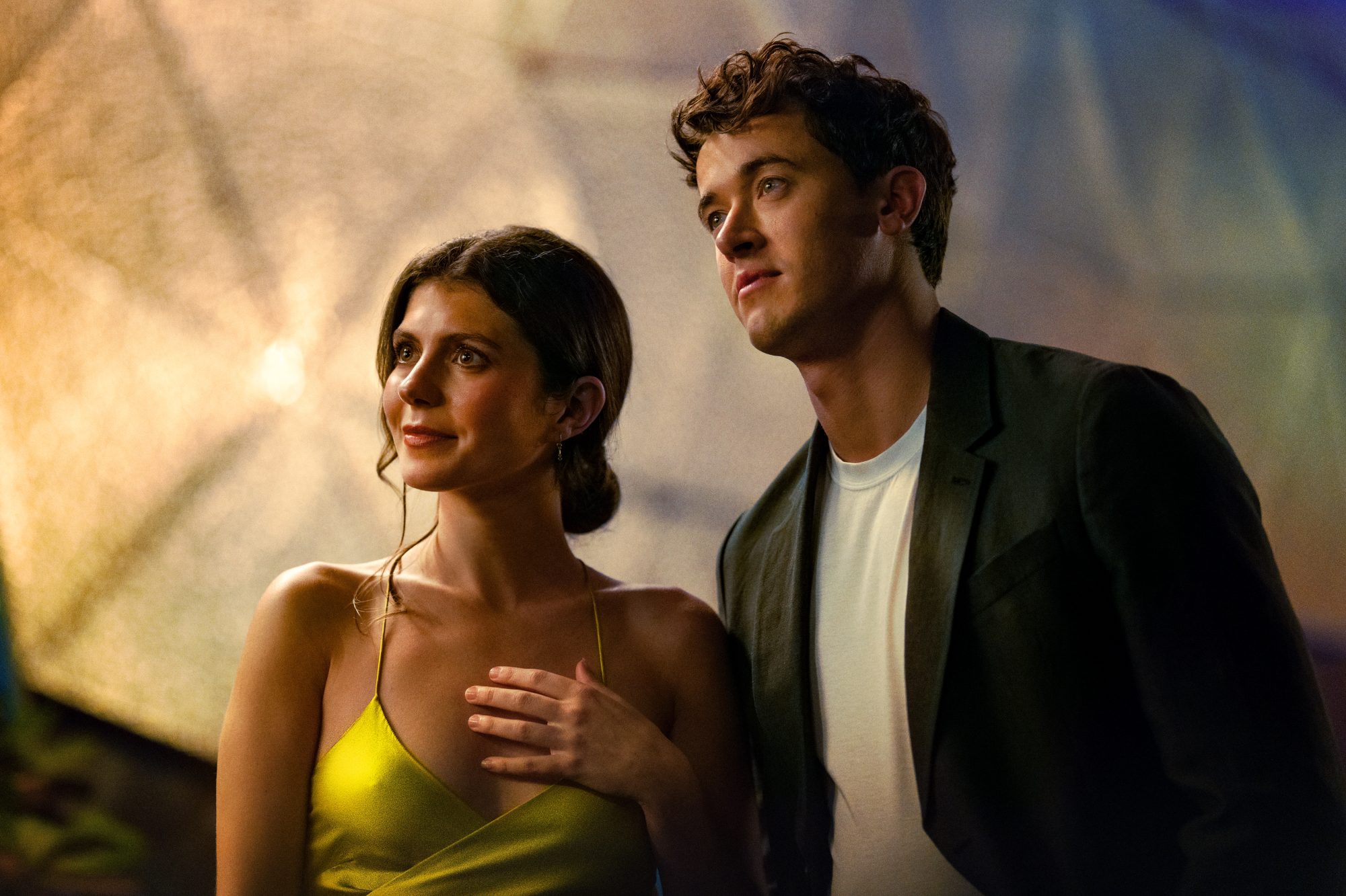 Tom Blyth and Emily Bader in People We Meet on Vacation