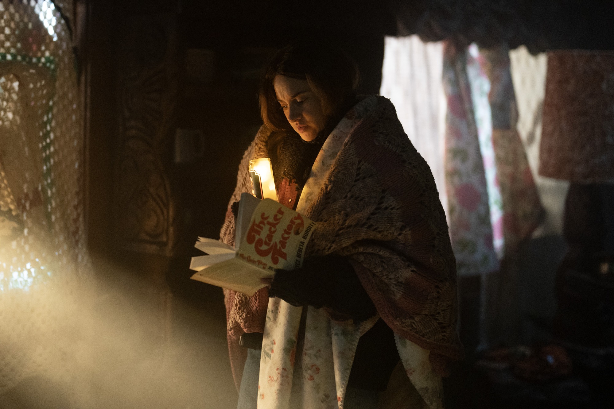 THE MAIN QUESTIONS: “Graceland” Will Leave You All Shook Up in the ‘Paradise’ Season 2 Premiere