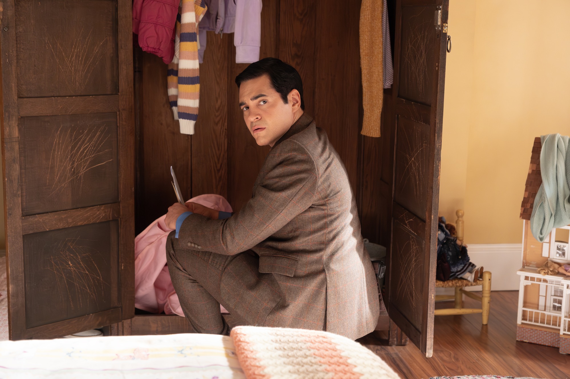 RAMÓN RODRIGUEZ finds the skeletons in Adelaide's closet in WILL TRENT – “I Hear It Now, I Was Good”